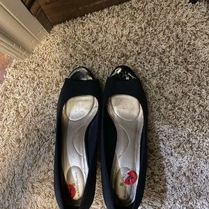 Bandolino peep toe shoes